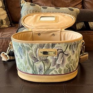 American Tourister makeup case